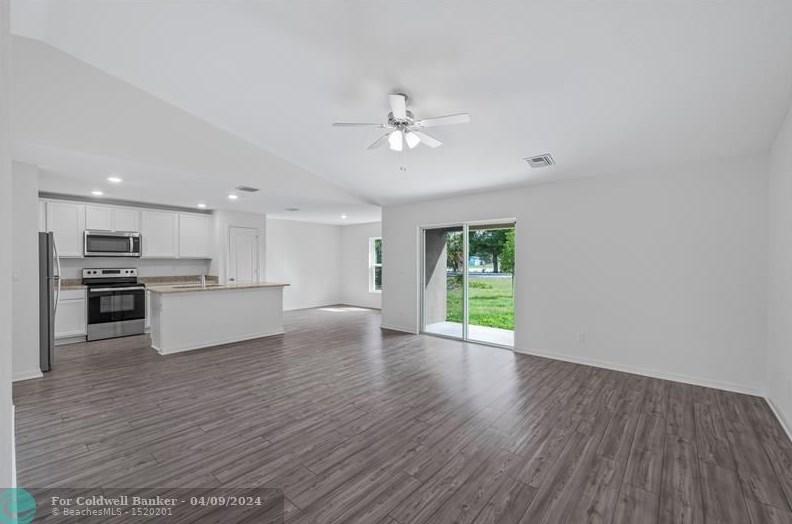 8455 100 Ave, Vero Beach FL 32967-3358 exterior