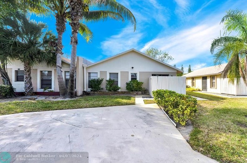 222 1st Cir, Boynton Beach FL  33435-7261 exterior