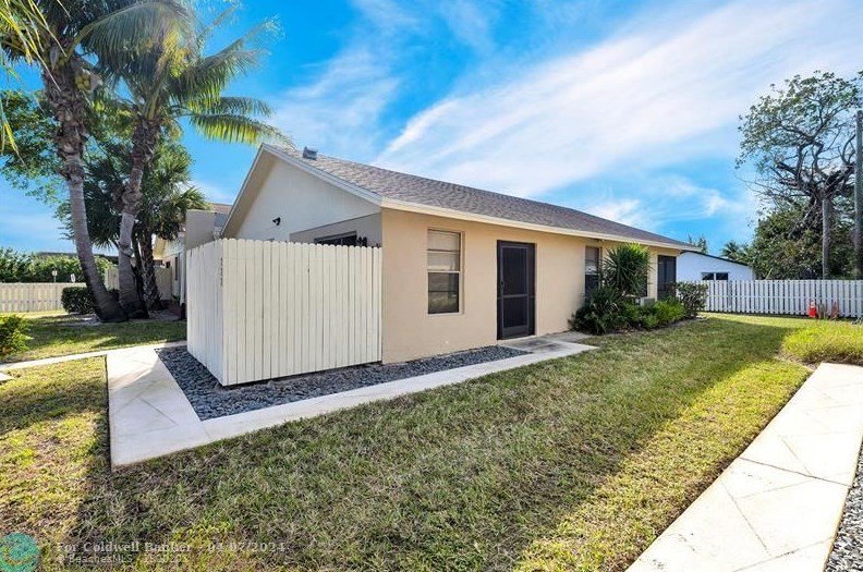 222 1st Cir, Boynton Beach FL  33435-7261 exterior