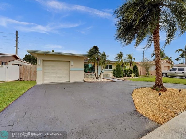 8371 Nw 24th Ct, Hollywood, FL 33024
