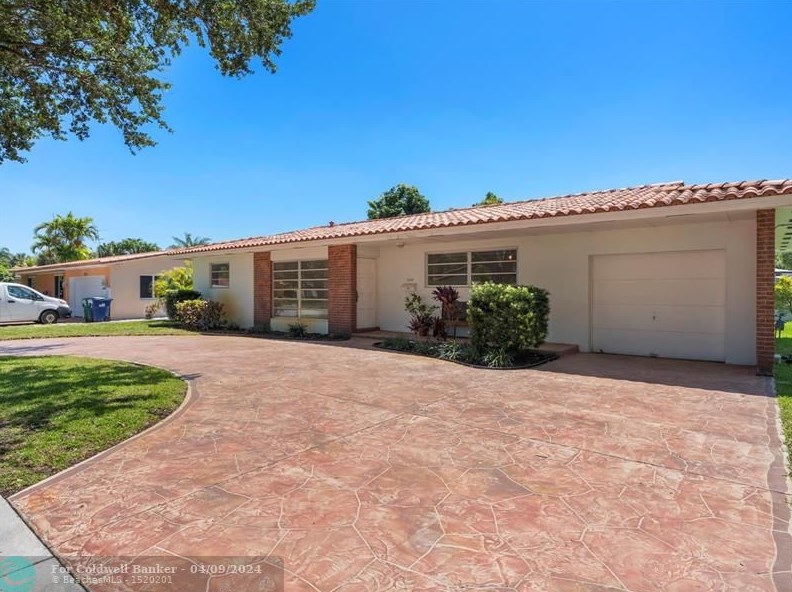 6920 Willow Ln, Hialeah, FL 33014