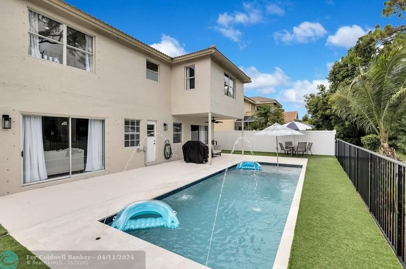 8613 Windy Cir, Boynton Beach FL  33472-5126 exterior