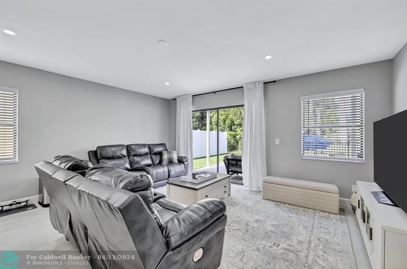 8613 Windy Cir, Boynton Beach FL  33472-5126 exterior