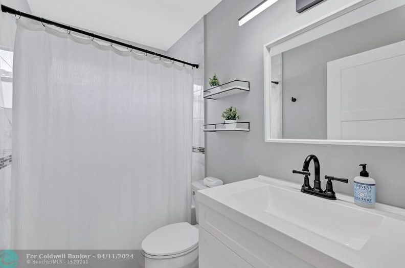 8613 Windy Cir, Boynton Beach FL  33472-5126 exterior