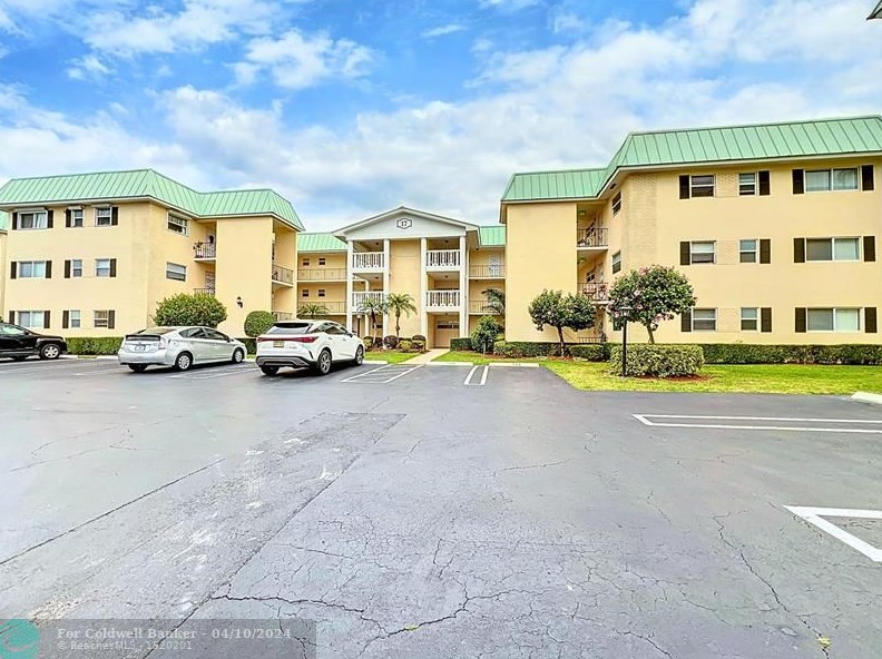 17 Colonial Club Dr #204, Boynton Beach, FL 33435