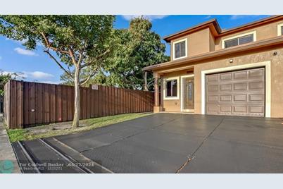 1463 SW 40th Ter - Photo 1