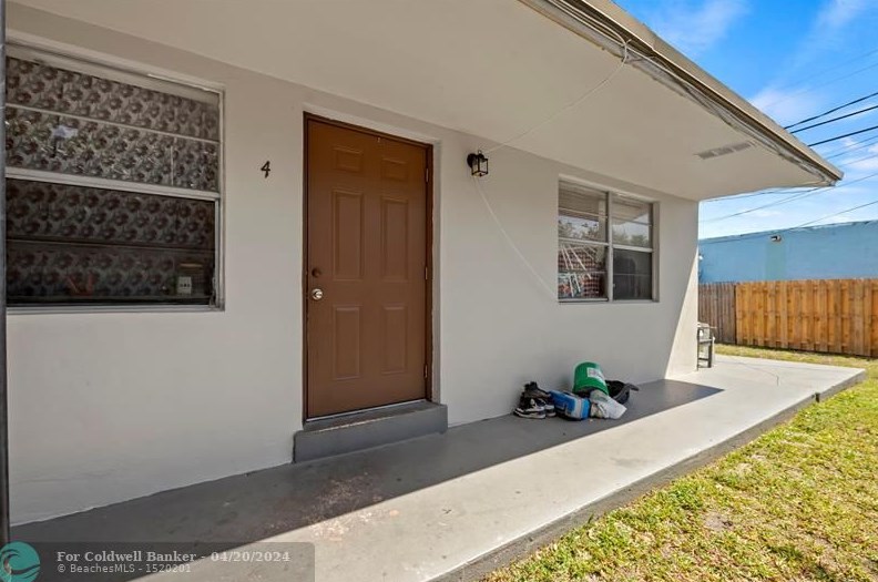 1122 N St, Lake Worth FL 33460-5246 exterior