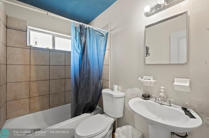 1122 N St, Lake Worth FL 33460-5246 exterior