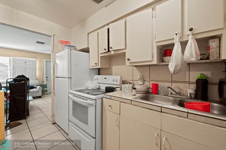 1122 N St, Lake Worth FL 33460-5246 exterior