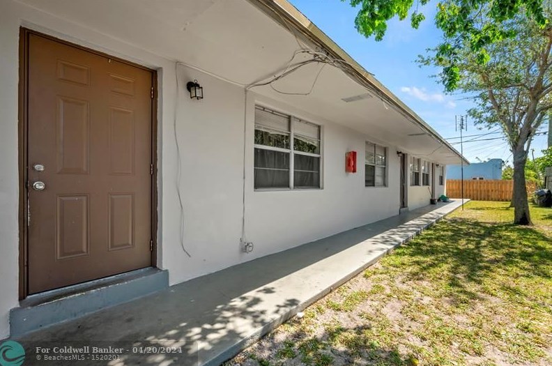 1122 N St, Lake Worth FL 33460-5246 exterior