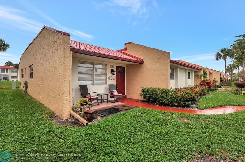 120 Lake Anne Dr, West Palm Beach, FL 33411-2190