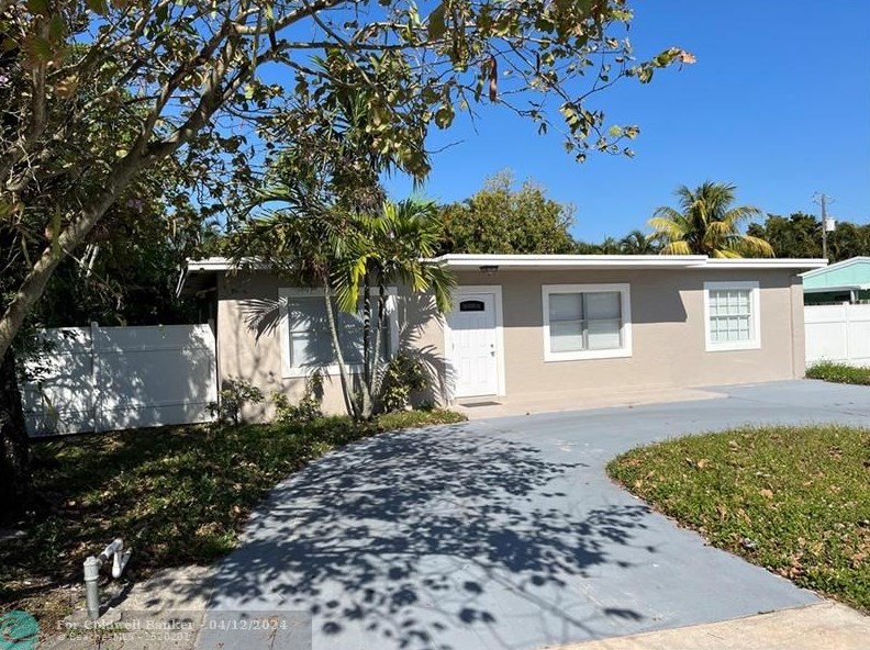 823 Helena Dr, Lake Worth FL  33461-3138 exterior