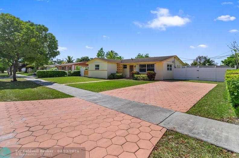 30 213th St, Miami, FL 33179-1024
