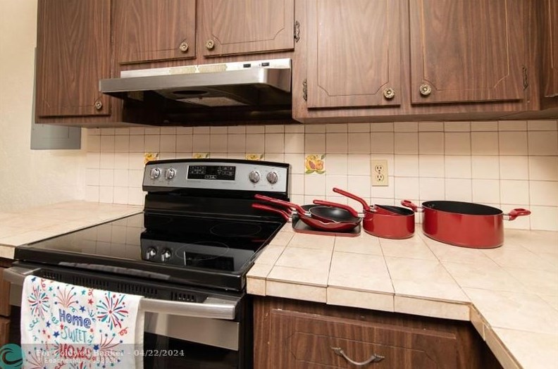 6305 18th St, Hollywood FL  33023-2161 exterior