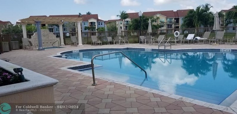 906 Villa Cir, Boynton Beach FL  33435-8921 exterior