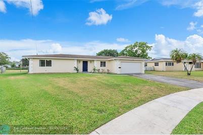 7060 NW 10th Ct - Photo 1