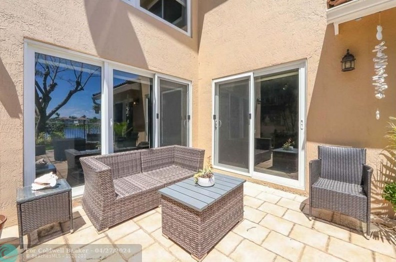 1084 Corkwood St, Hollywood, FL 33019-4880