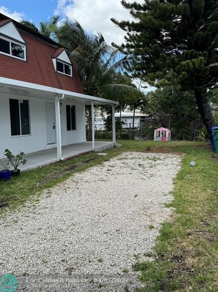2807 11th St, Miami, FL 33125-4704