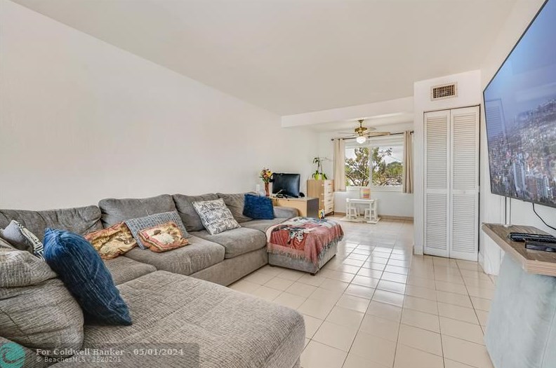 305 E 4th Ave #8, Hialeah, FL 33010
