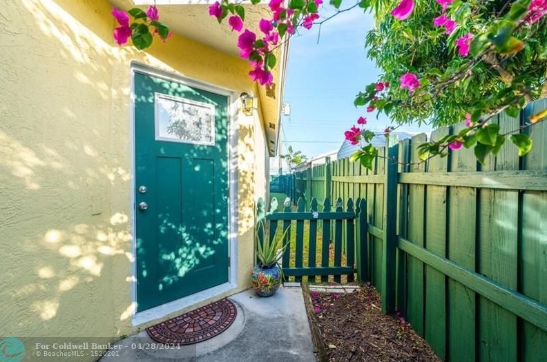 414 N H St, Lake Worth, FL 33460