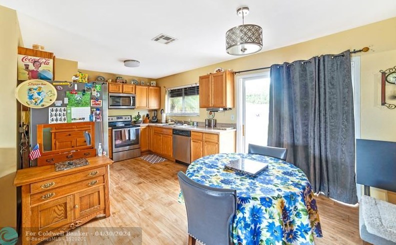 2065 7 Dr, Vero Beach FL  32962-7044 exterior