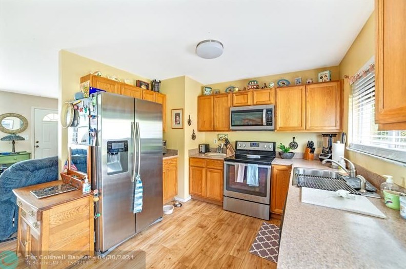 2065 7 Dr, Vero Beach FL  32962-7044 exterior