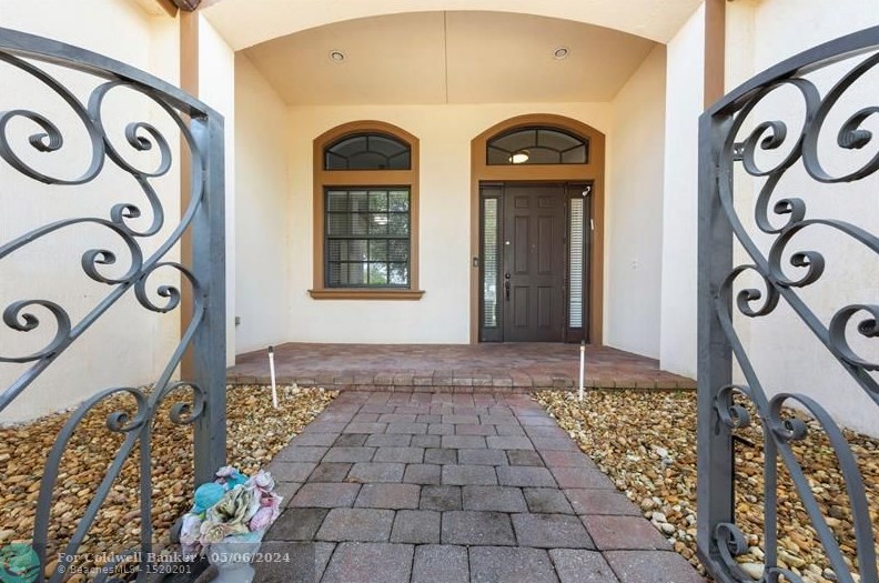 3695 Nw 87th Ave, Hollywood, FL 33024