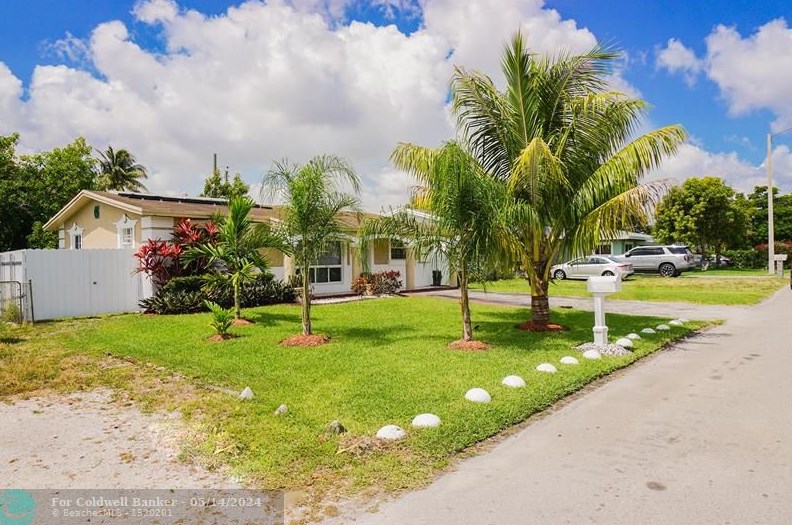 6252 Sw 18th St, Hollywood, FL 33023