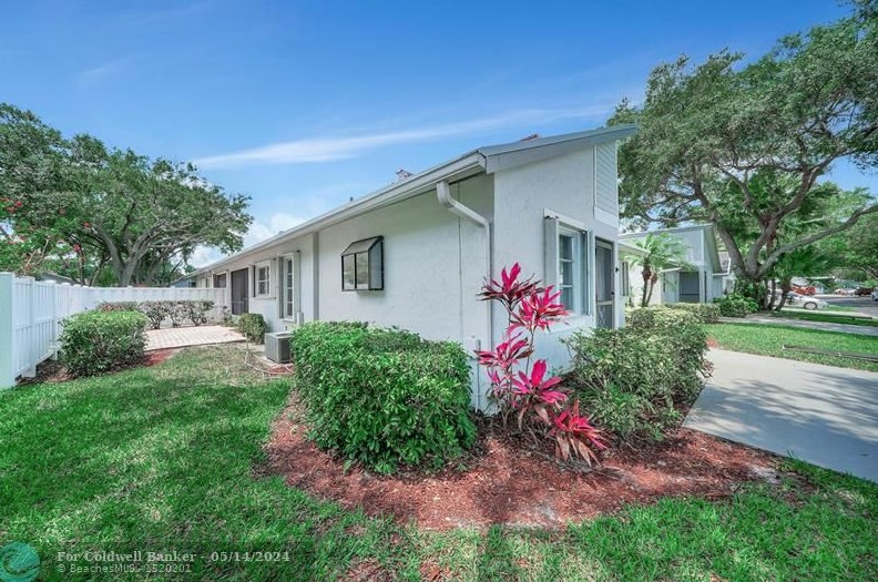 8640 Sunbird Pl, Boca Raton, FL 33496-5086