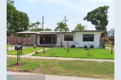 1040 SW 42nd Ave - Photo 1
