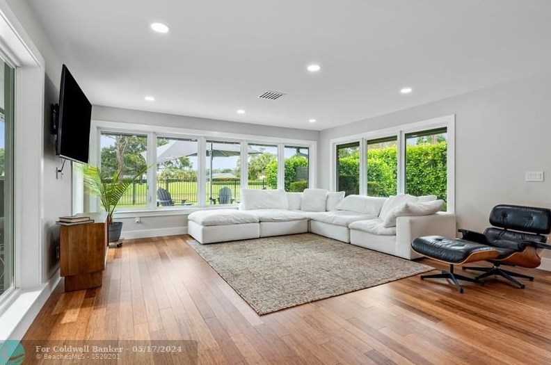 525 Muirfield Dr, Lake Worth FL  exterior