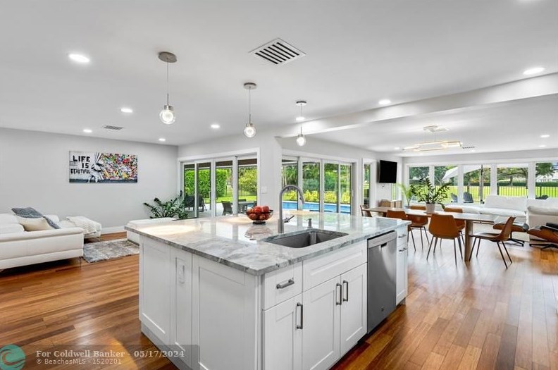 525 Muirfield Dr, Lake Worth FL  exterior