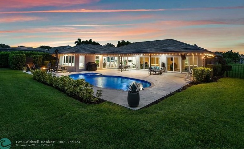 525 Muirfield Dr, Lake Worth FL  exterior