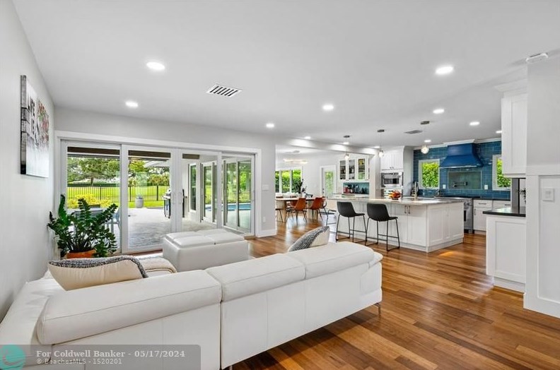 525 Muirfield Dr, Lake Worth FL  exterior