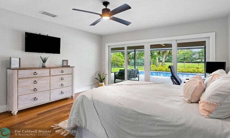 525 Muirfield Dr, Lake Worth FL  exterior