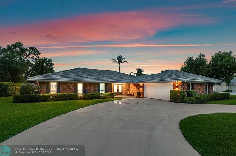 525 Muirfield Dr, Lake Worth FL  33462-1207 exterior