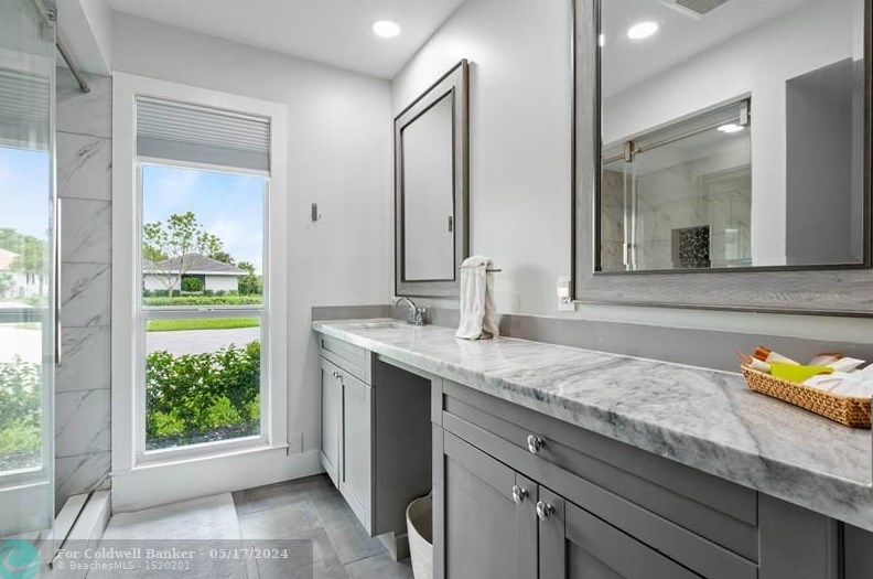 525 Muirfield Dr, Lake Worth FL  exterior