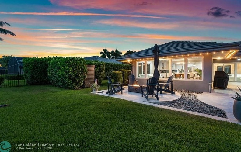 525 Muirfield Dr, Lake Worth FL  33462-1207 exterior