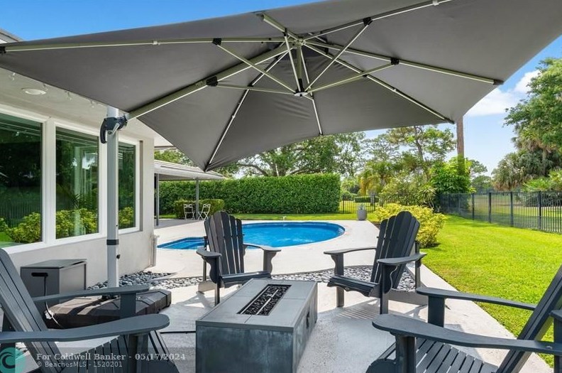 525 Muirfield Dr, Lake Worth FL  exterior