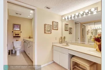 330 SE 20 Ave, Unit #307, Deerfield Beach, FL 33441 - Photo 12