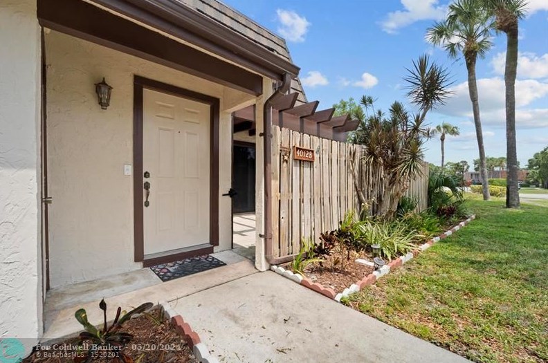 4012 Palm Bay Cir, West Palm Beach, FL 33406-9078