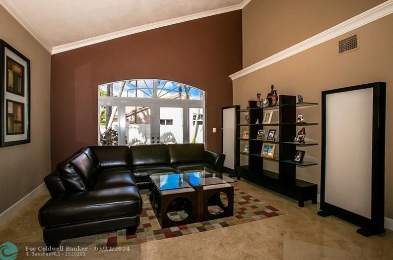 18611 Nw 11th St, Hollywood, FL 33029