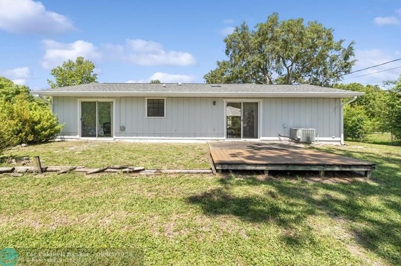 1520 18th Ave, Vero Beach FL  32962-6205 exterior