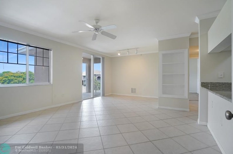 6410 Emerald Dunes Dr #303, West Palm Beach, FL 33411