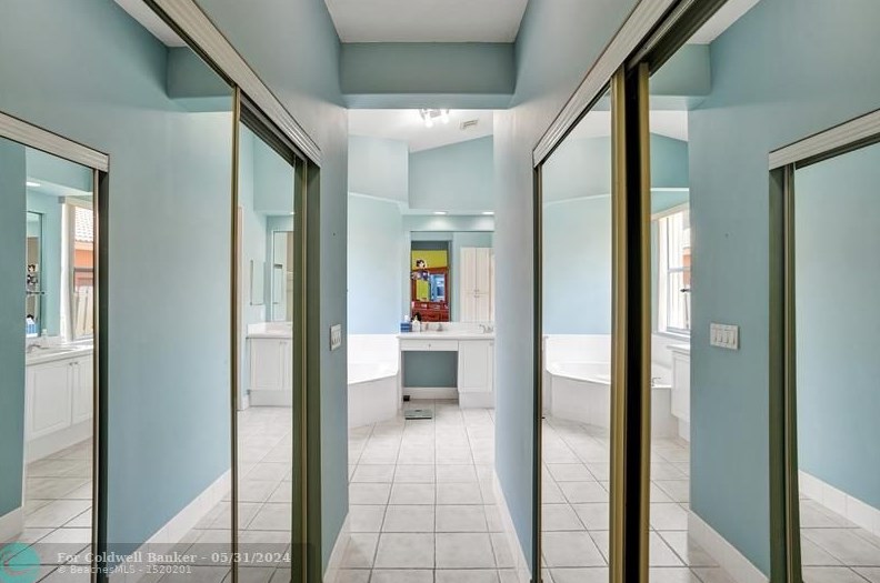 19390 29 Ct, Hollywood FL 33029-2473 exterior