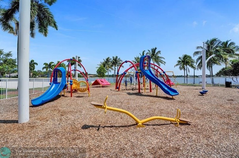 19390 29 Ct, Hollywood FL 33029-2473 exterior