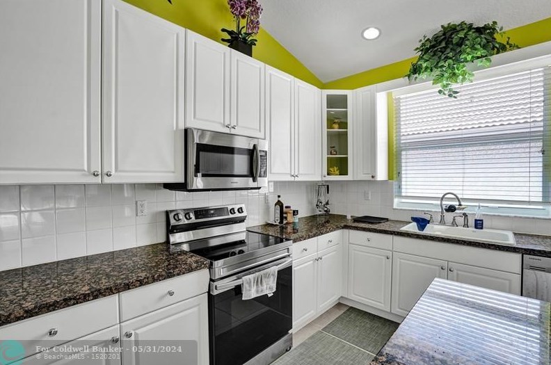 19390 29 Ct, Hollywood FL 33029-2473 exterior