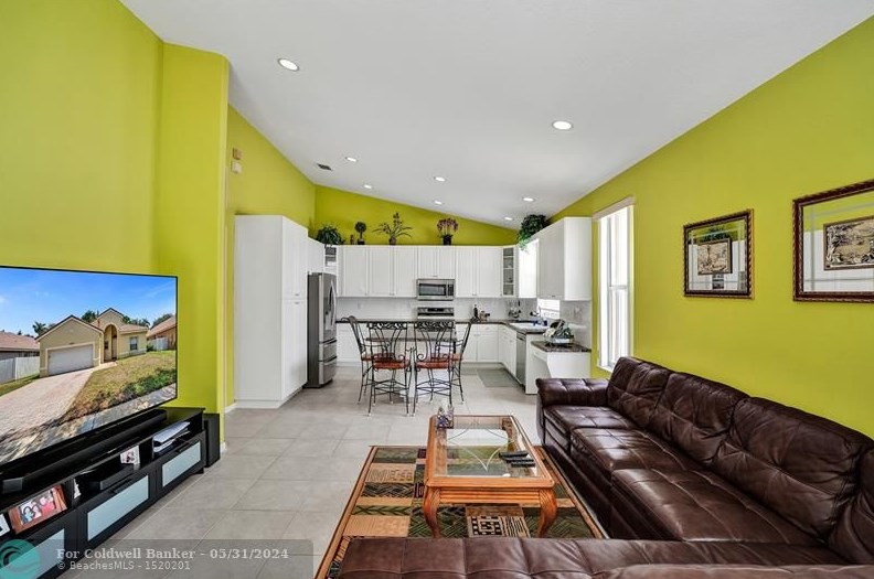 19390 29 Ct, Hollywood FL 33029-2473 exterior