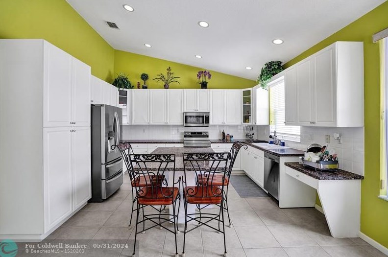 19390 29 Ct, Hollywood FL 33029-2473 exterior