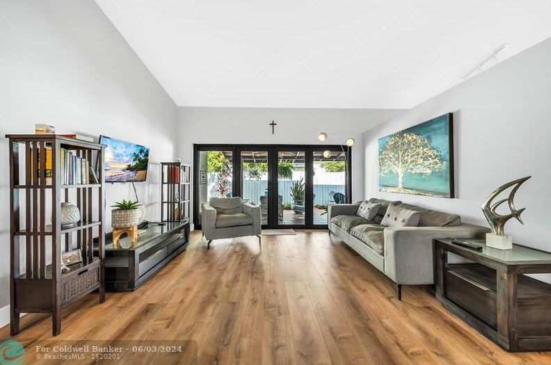 6350 114th Ave, Miami, FL 33178-3670